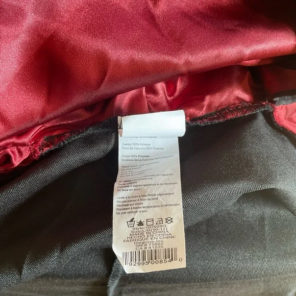 Kids Wizard Costume Robe with Griffindor Crest-Tie and Scarf included - Picture 12 of 12